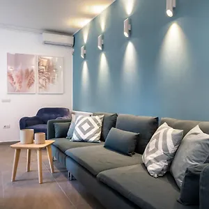 Sapphire In The Center Of Apartment